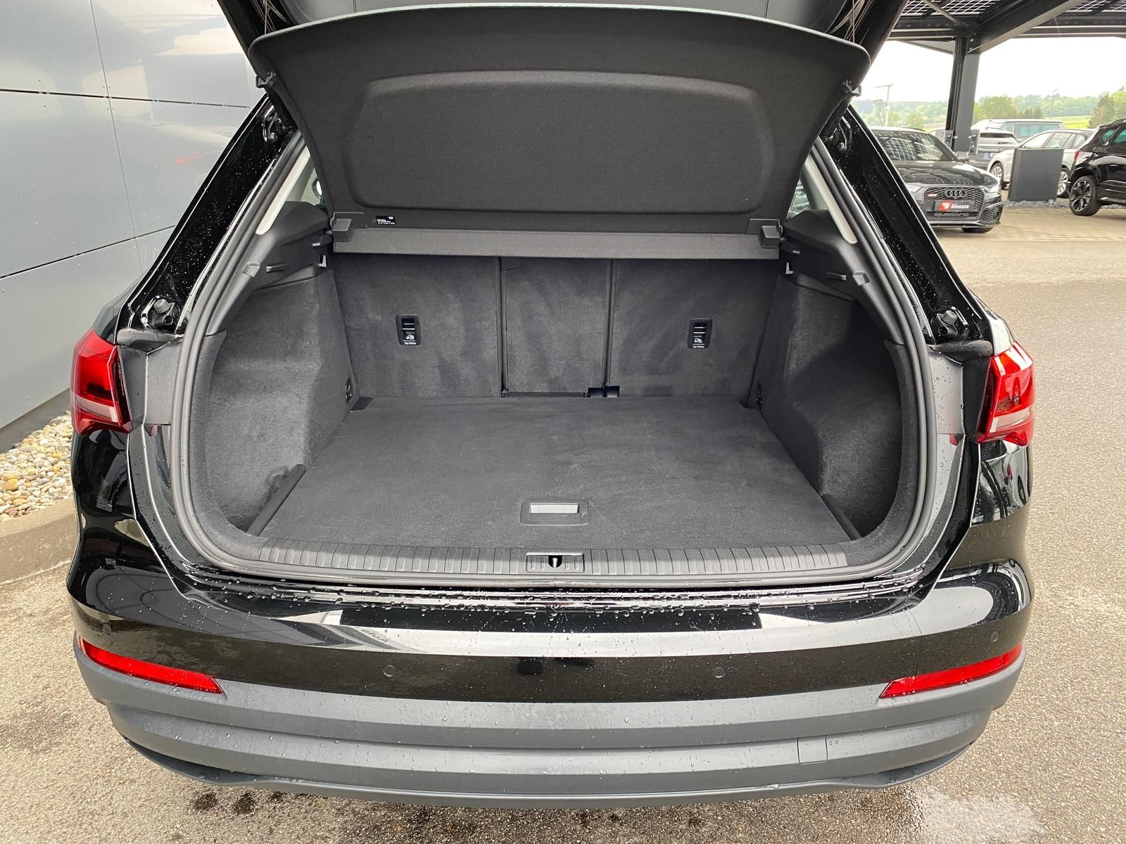 Audi Q3 40 TFSI quattro S-tronic - Samsaru's Car Outlet