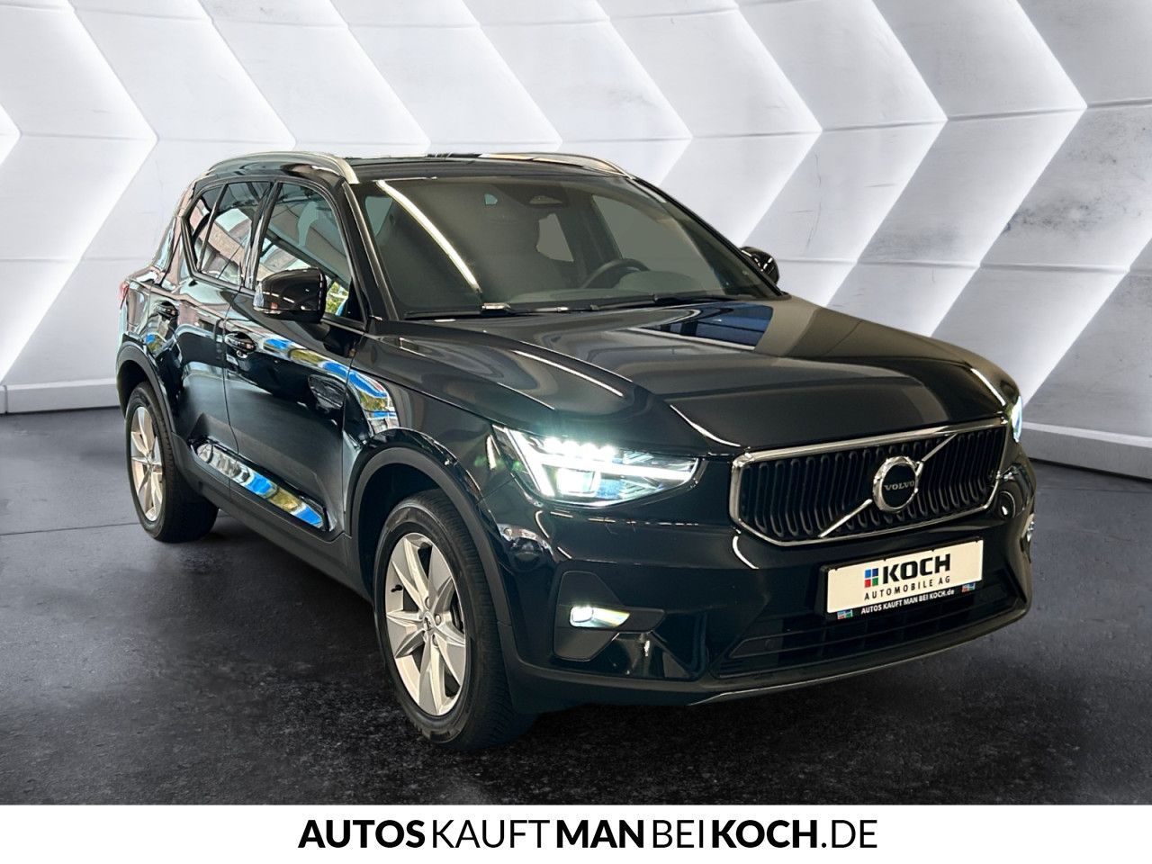 Volvo XC40 B3 DKG Core AHK LED SHZ/LHZ NAVI PDC/CAM!