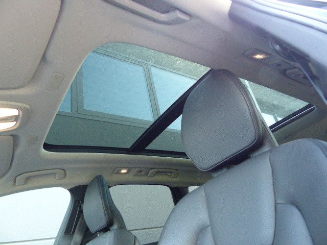 Volvo XC60 Inscription B4 - Samsaru's Car Outlet