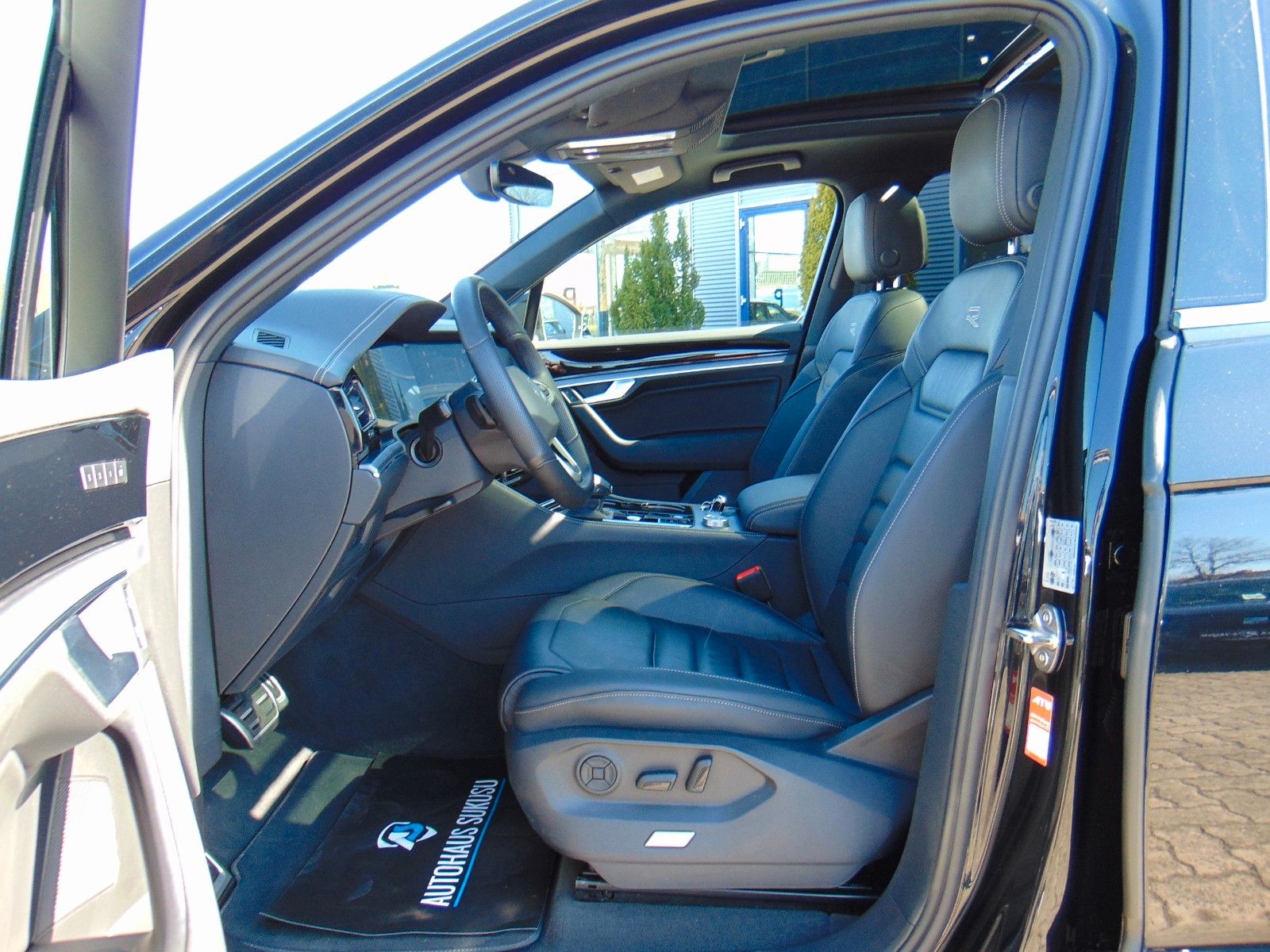 Volkswagen Touareg 3.0 TDI 4Motion R-Line - IQ Light - Pano