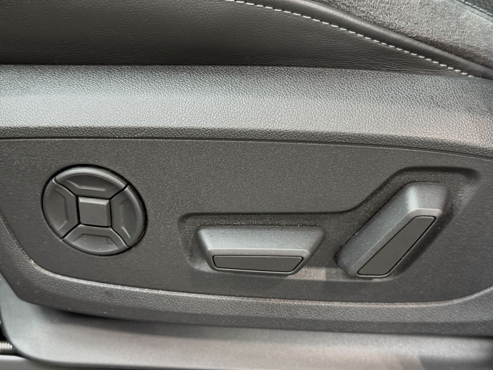Audi Q3 40 TFSI Q 2x S LINE - Samsaru's Car Outlet
