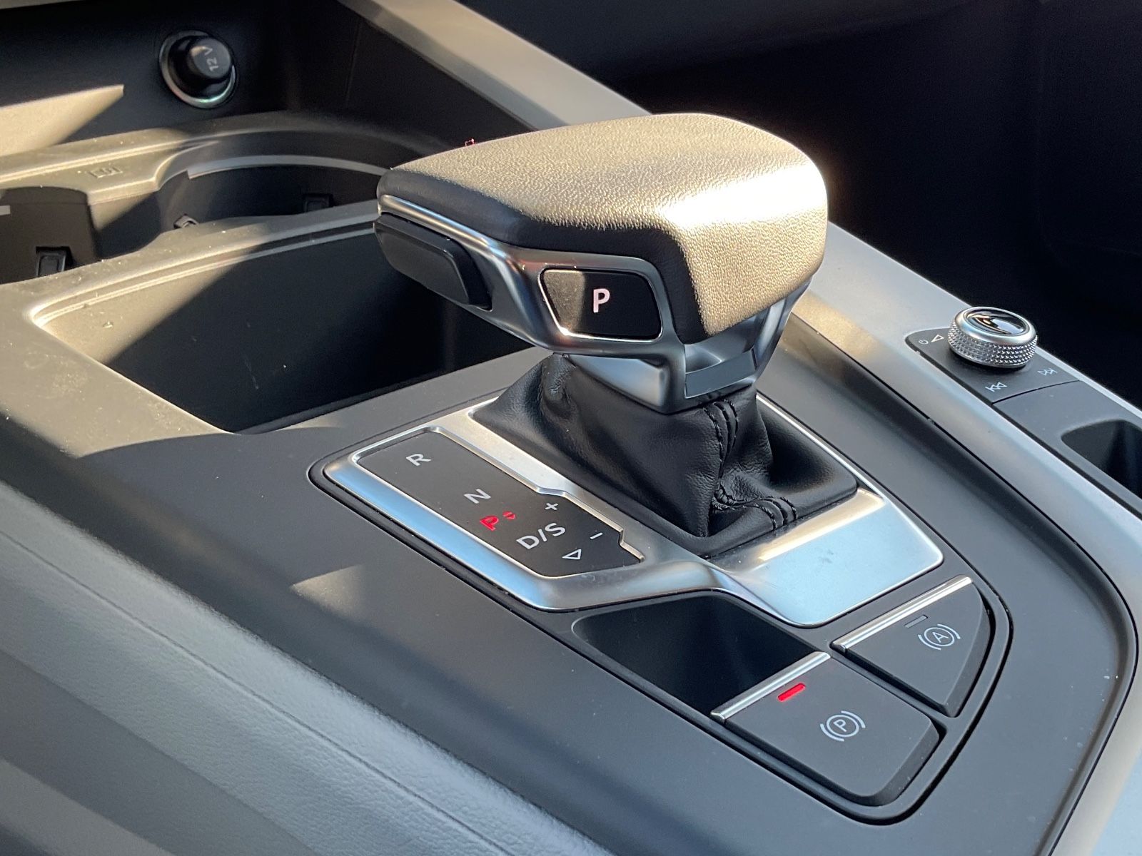 Audi A4 Av.40 TDI quattro S-Tr.Matrix - Samsaru's Car Outlet