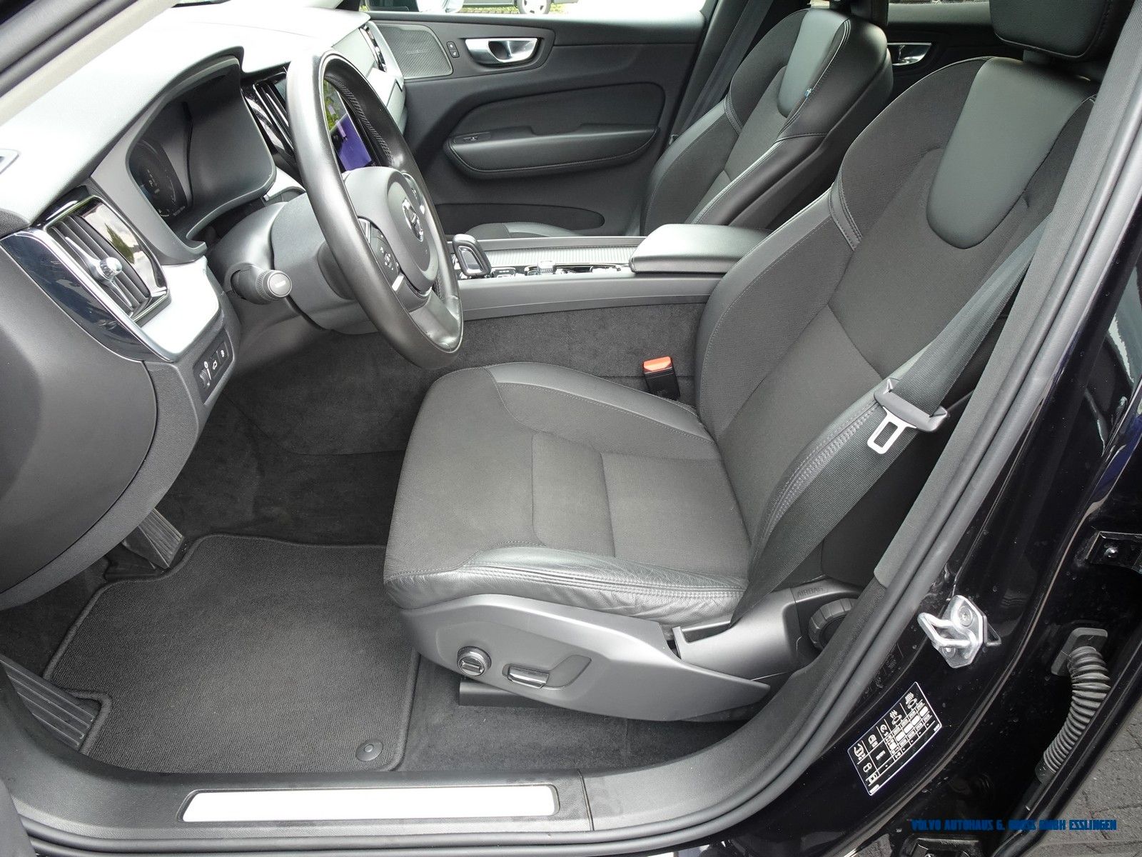 Volvo XC60 T6 R-Design AWD R-Design Expression