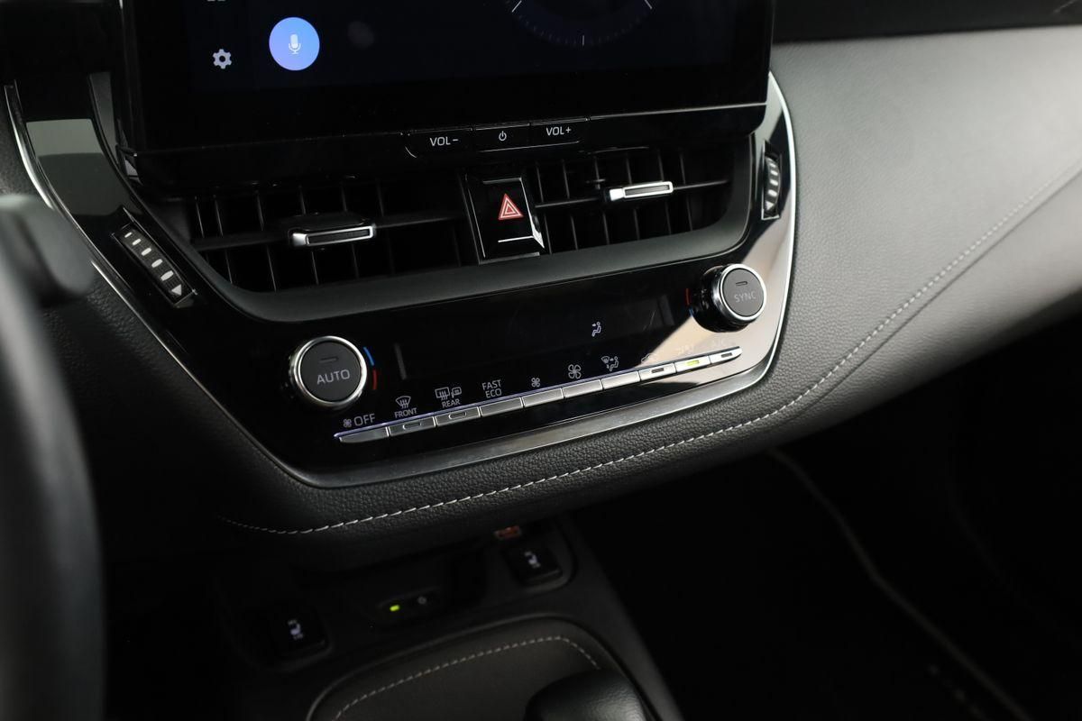 Toyota Corolla Touring Sports 2.0 CVT Team D Navi Kam