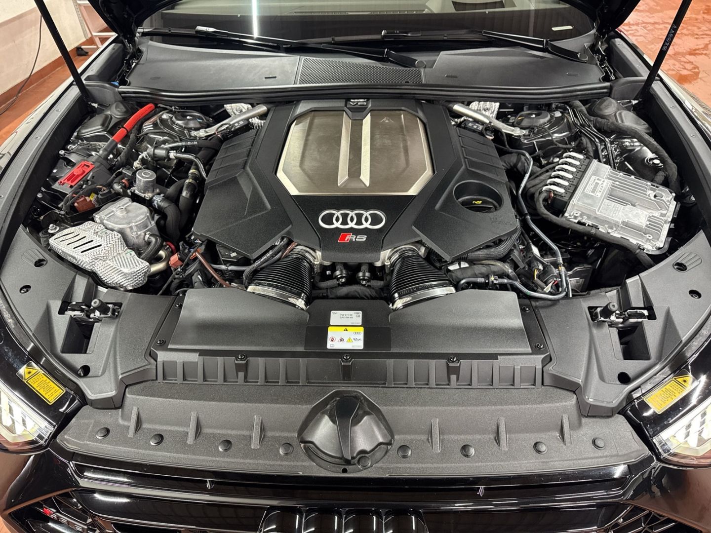 Audi RS6 Avant qu tiptro 360°+AHK+Keramik+Pano+Sthz
