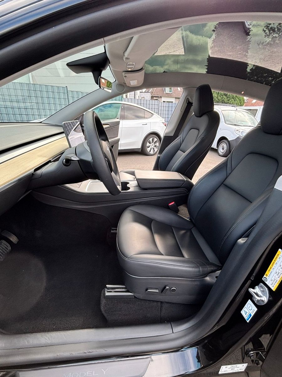 Tesla Model Y Basis RWD # black # AHK # MWST.