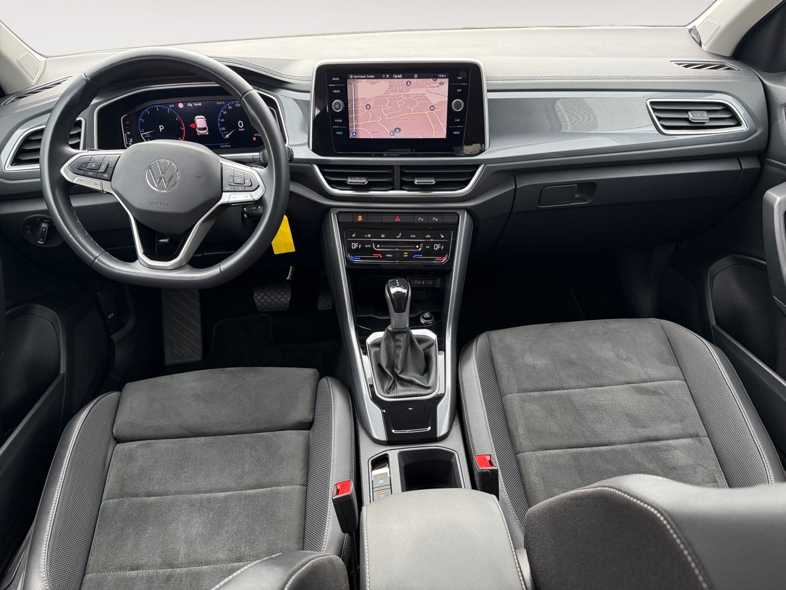 Volkswagen T-Roc 1.5 TSI DSG Facelift Style - Samsaru's Car Outlet