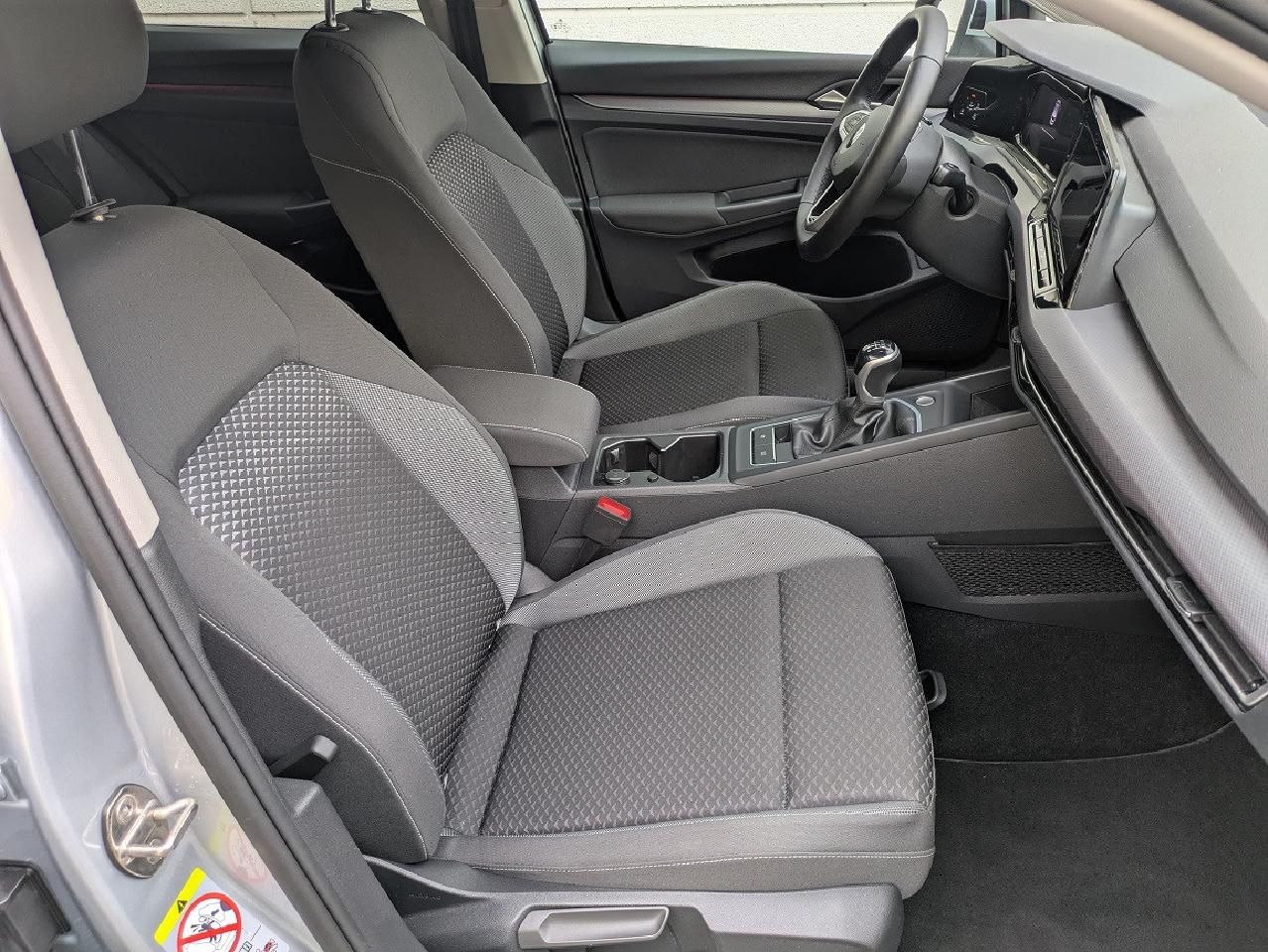 Volkswagen Golf VIII 2.0 TDI Active - Samsaru's Car Outlet