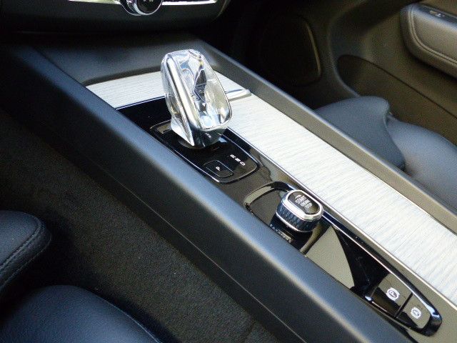Volvo XC60 Inscription B4 - Samsaru's Car Outlet