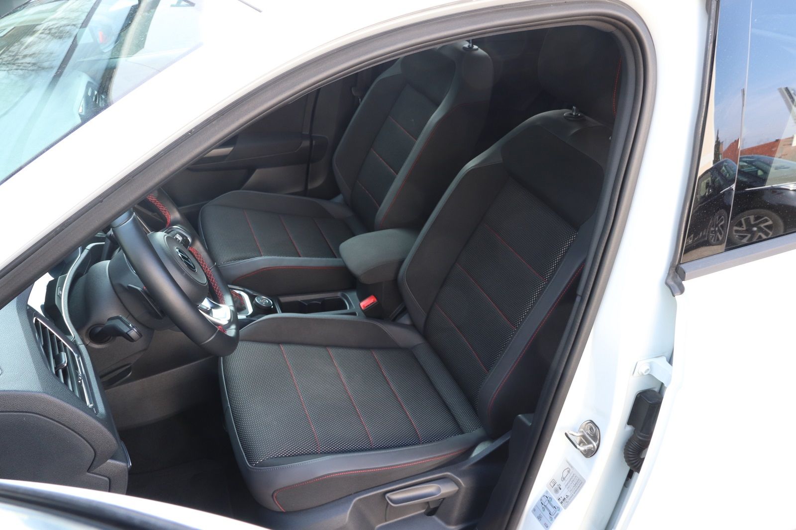 Volkswagen T-Roc 2.0 TSI Sport 4Motion - Samsaru's Car Outlet