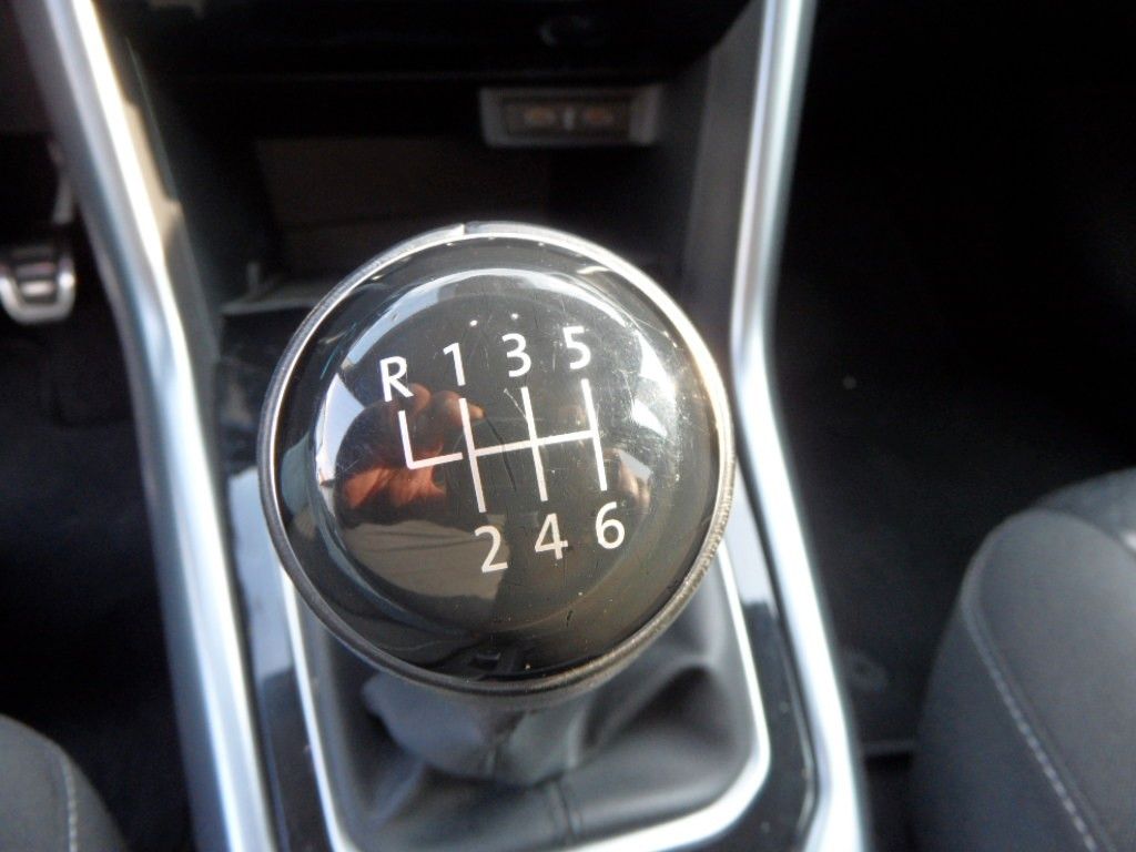 Volkswagen T-Roc 1.0 TSI ACTIVE - Samsaru's Car Outlet