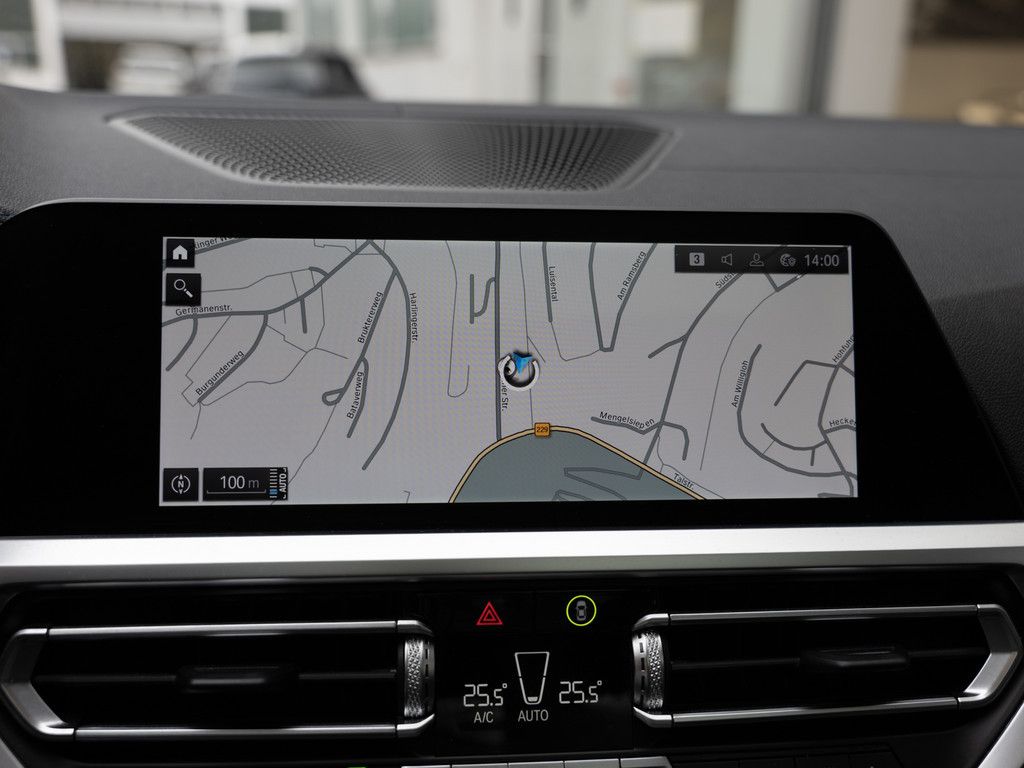 BMW 330e xDrive M-Sport LASER LED W-LAN NAVI HGSD