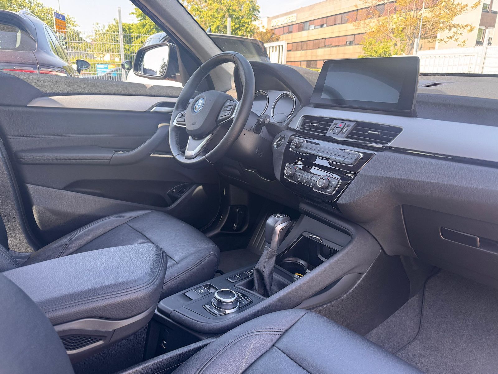 BMW X1 xDrive25e Advantage - Samsaru's Car Outlet