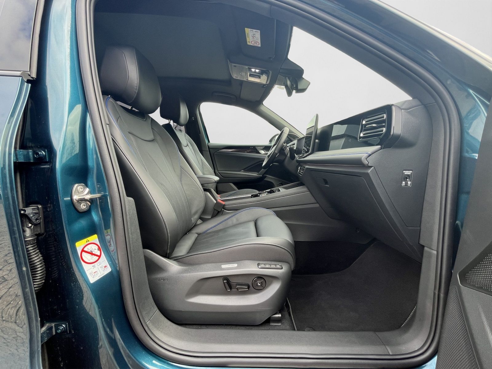 Volkswagen Tiguan R-Line 1.5 eHybrid PANO HD-MATRIX AHK 360