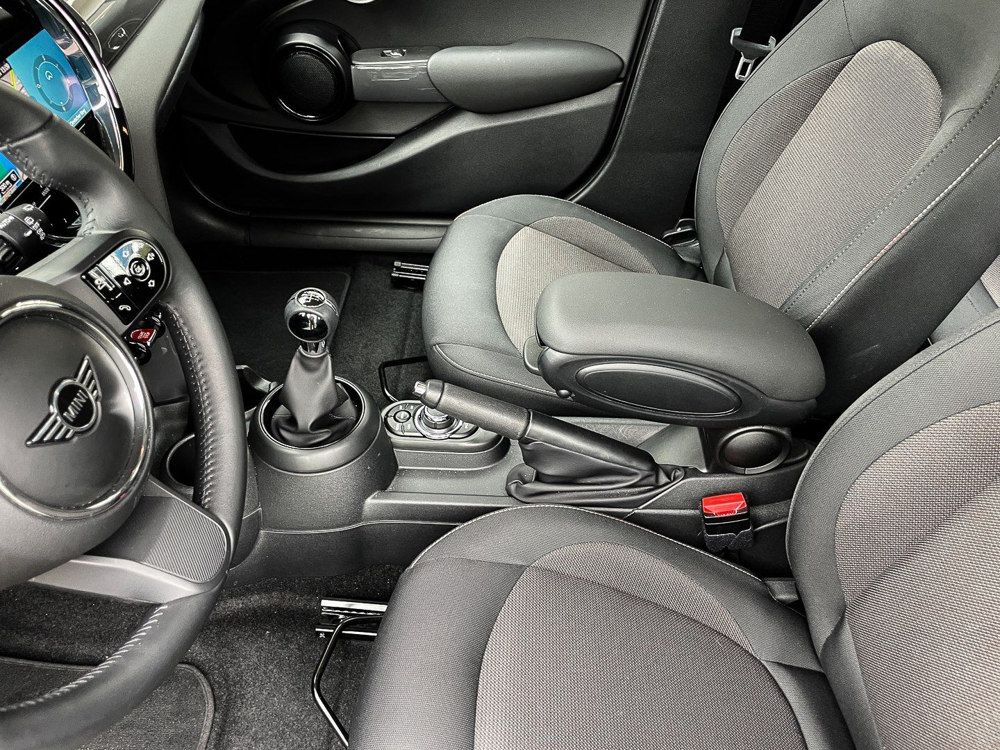 MINI Cooper Essential Trim 5-Türer - Samsaru's Car Outlet