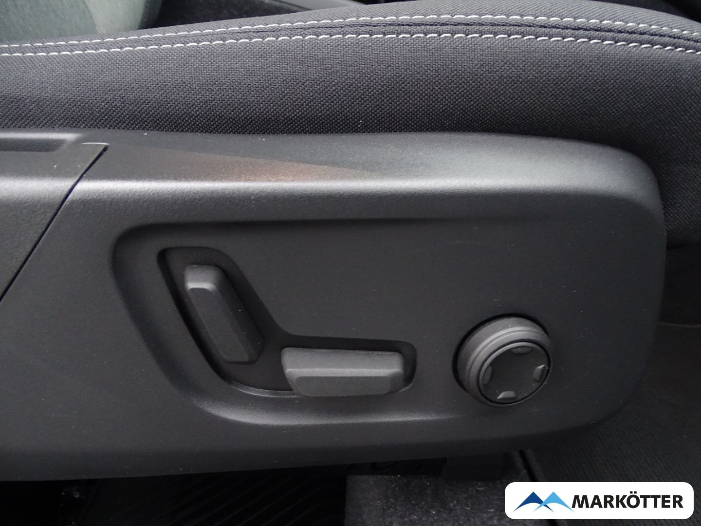 Volvo XC40 Plus Dark Recharge Plug-In Hybrid 2WD AHK