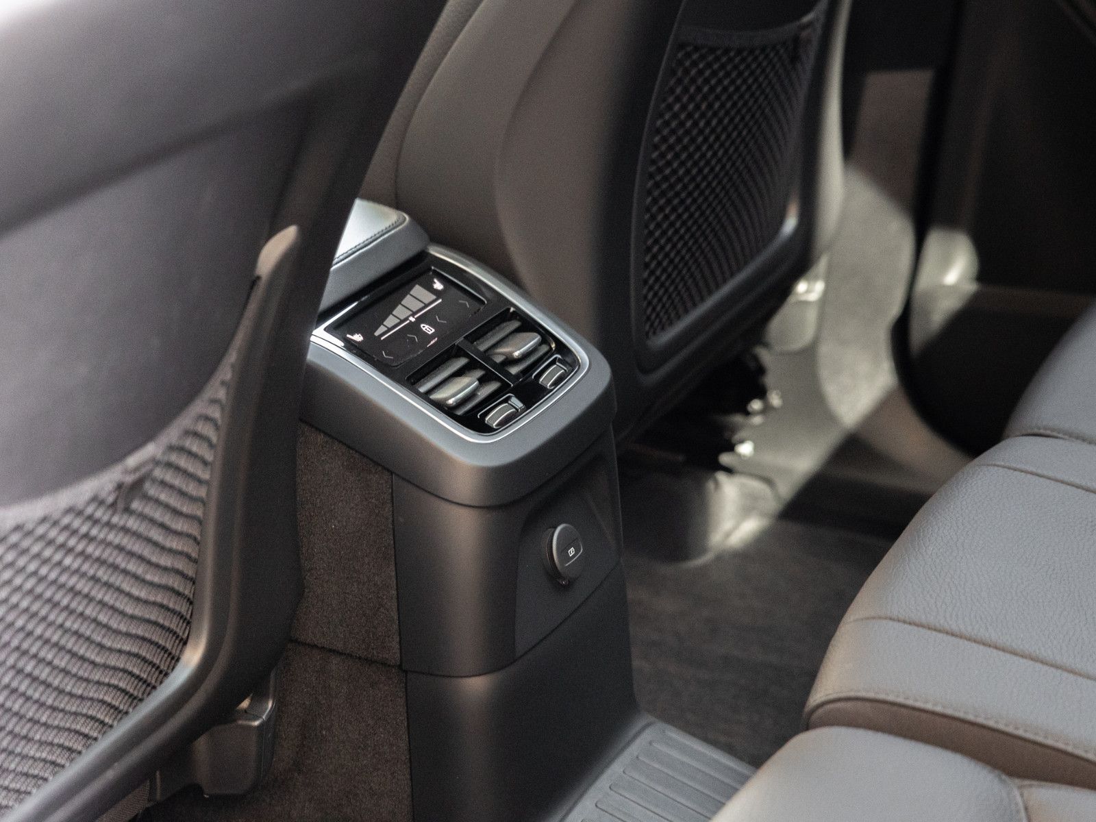 Volvo XC90 Ultimate T8 Bright Recharge Plug-In Hybrid