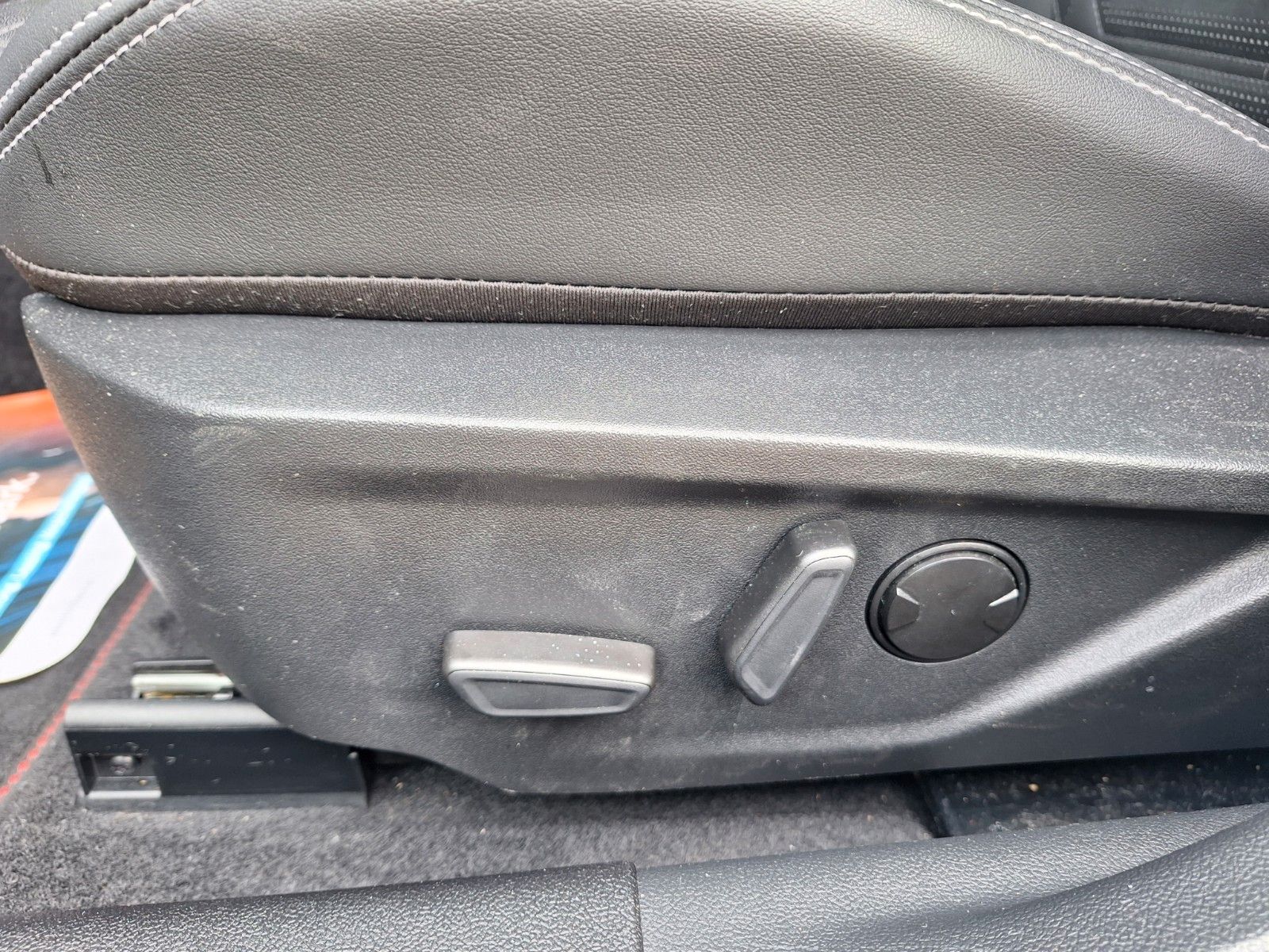 Ford Focus Turnier ST-Line X AHK NAVI LED PDC RFK LMF
