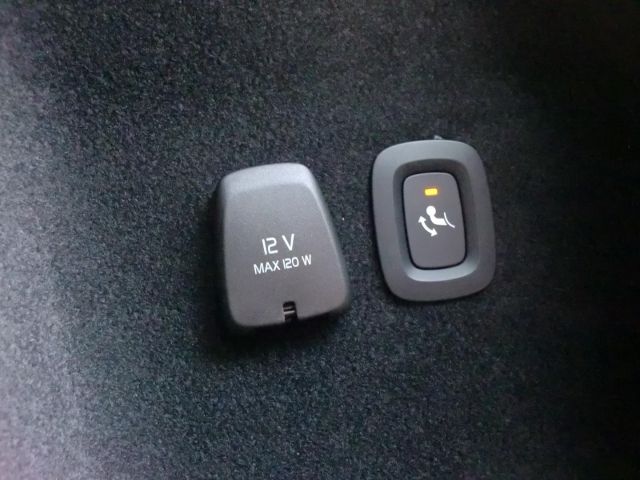 Volvo V60 T6 AWD Ultra Dark*Business-Paket*360Grad*B+W