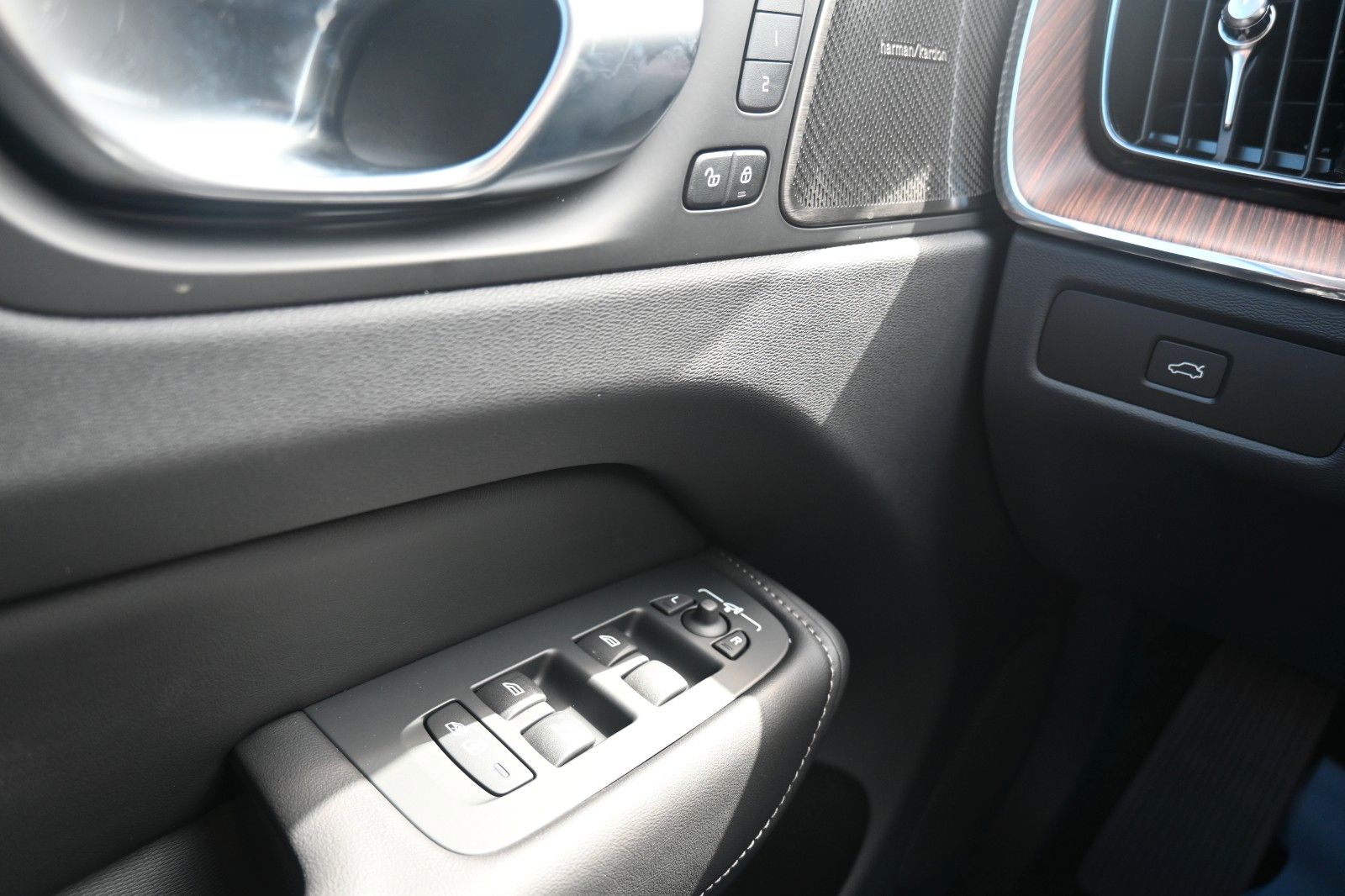 Volvo XC60 B4 D AWD Ultimate Dark*STDHZG*LUFT*360°*ACC