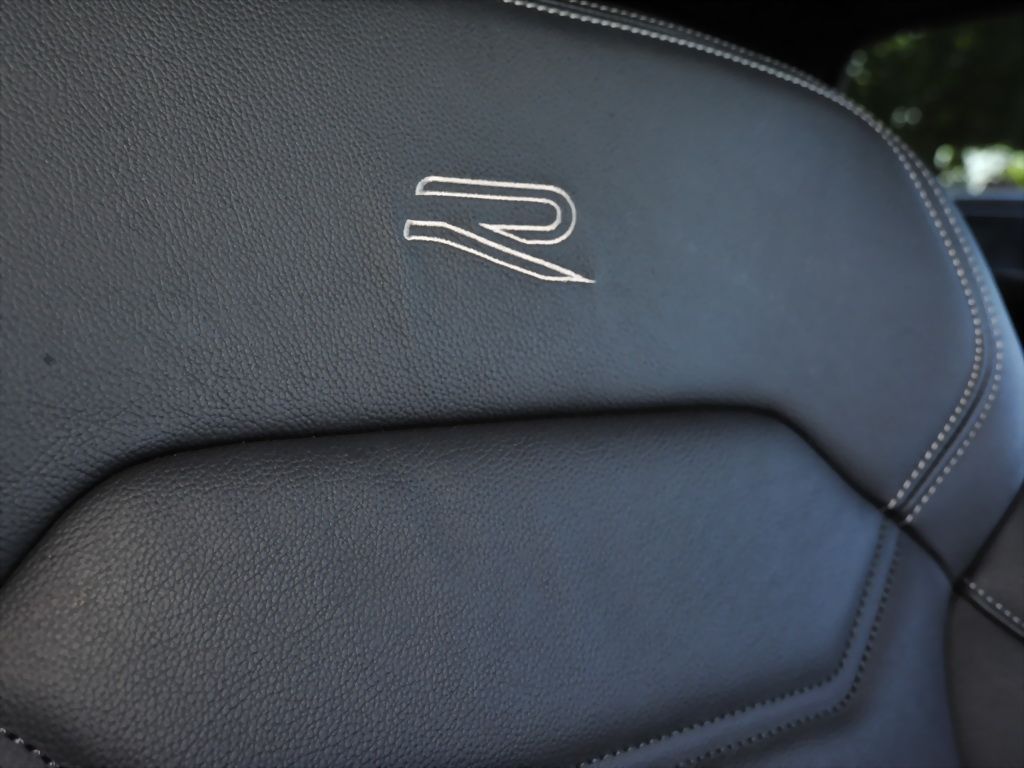 Volkswagen Touareg 3.0 TDI 4M R-Line - Samsaru's Car Outlet