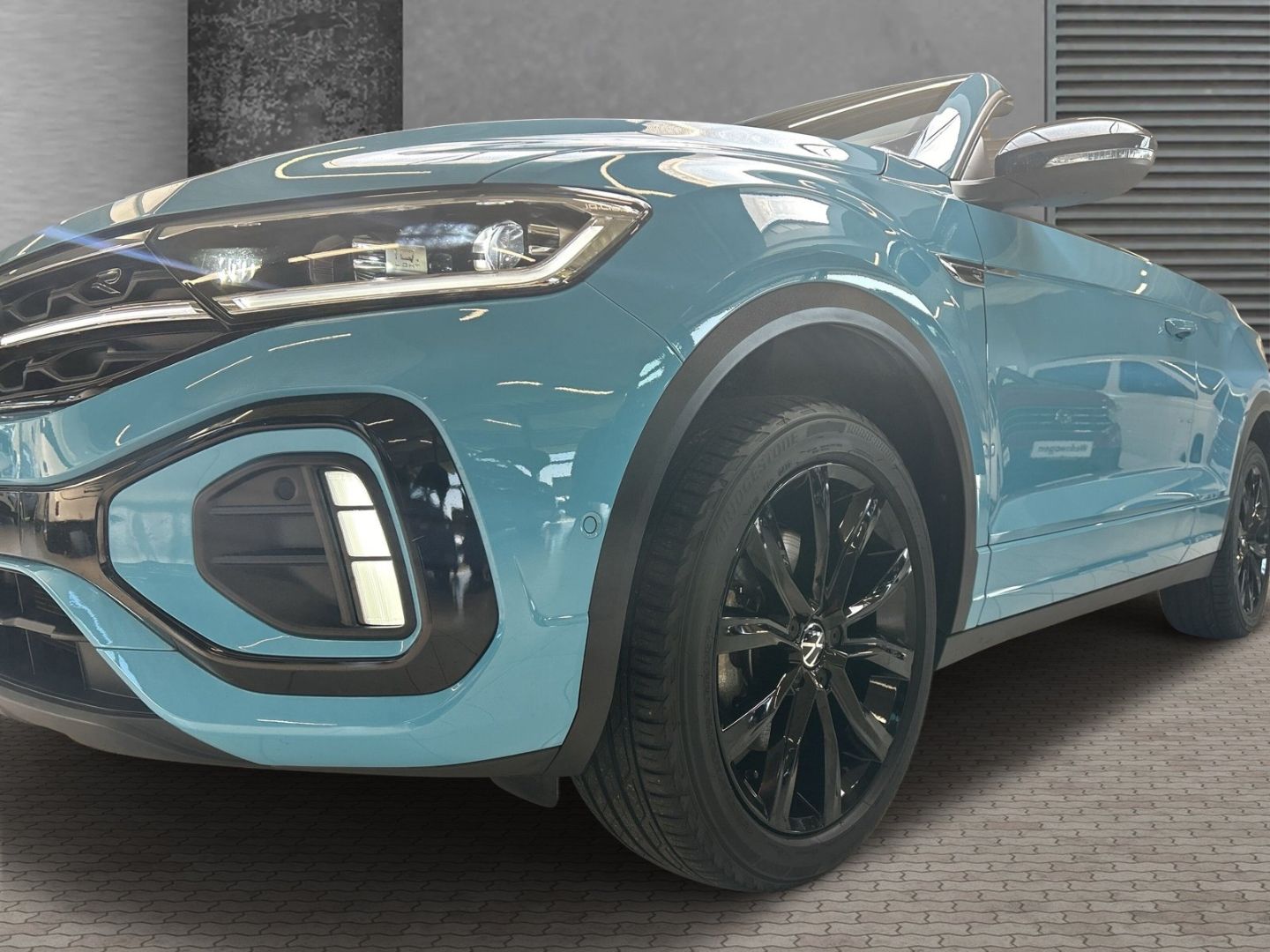 Volkswagen T-Roc 1.5 TSI R-Line Black - Samsaru's Car Outlet