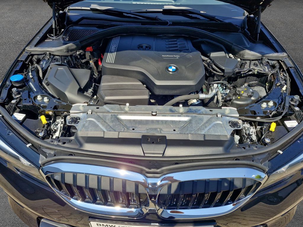 BMW 320i Touring Aut. Advantage - Samsaru's Car Outlet