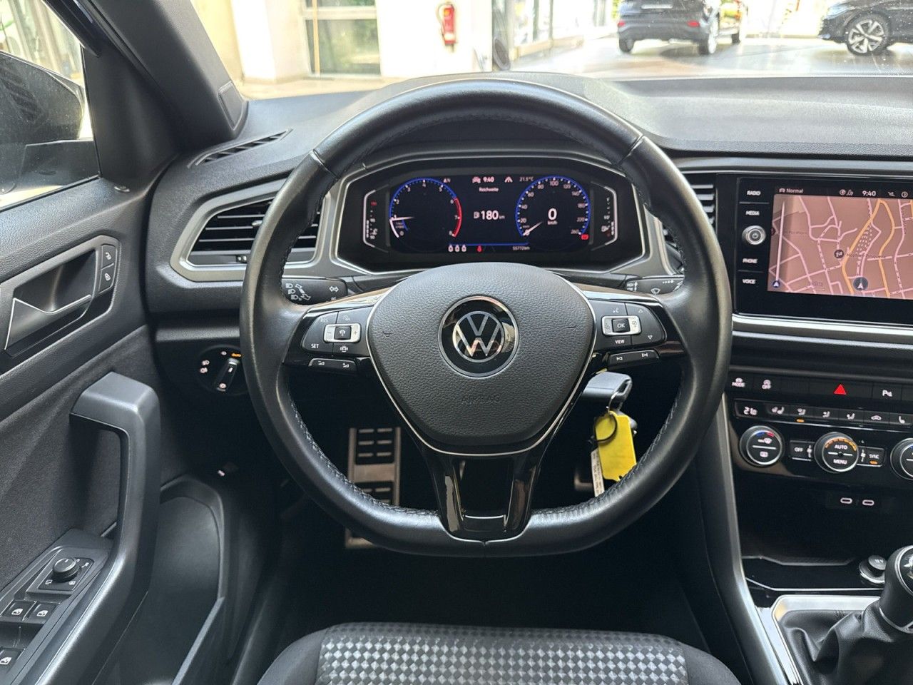 Volkswagen T-Roc 1.5 TSI Active - Samsaru's Car Outlet