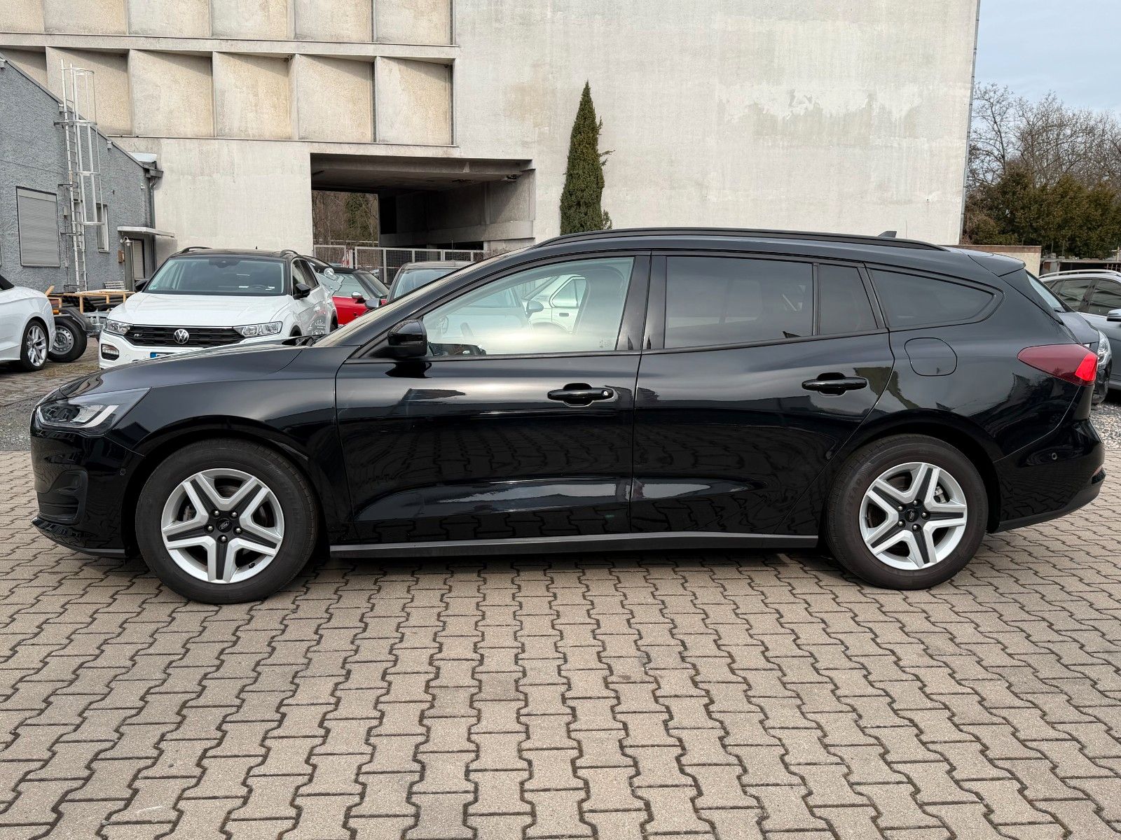 Ford Focus Turnier Cool & Connect*Autom*LED*AHK*Face