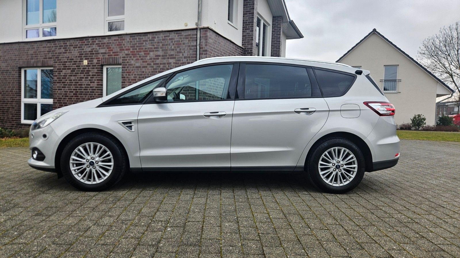 Ford S-Max S-MAX Trend - Samsaru's Car Outlet