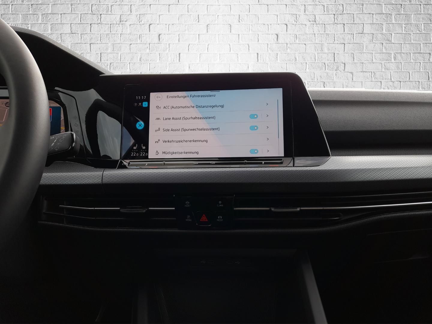 Volkswagen Golf Active 1.5 eTSI - Samsaru's Car Outlet