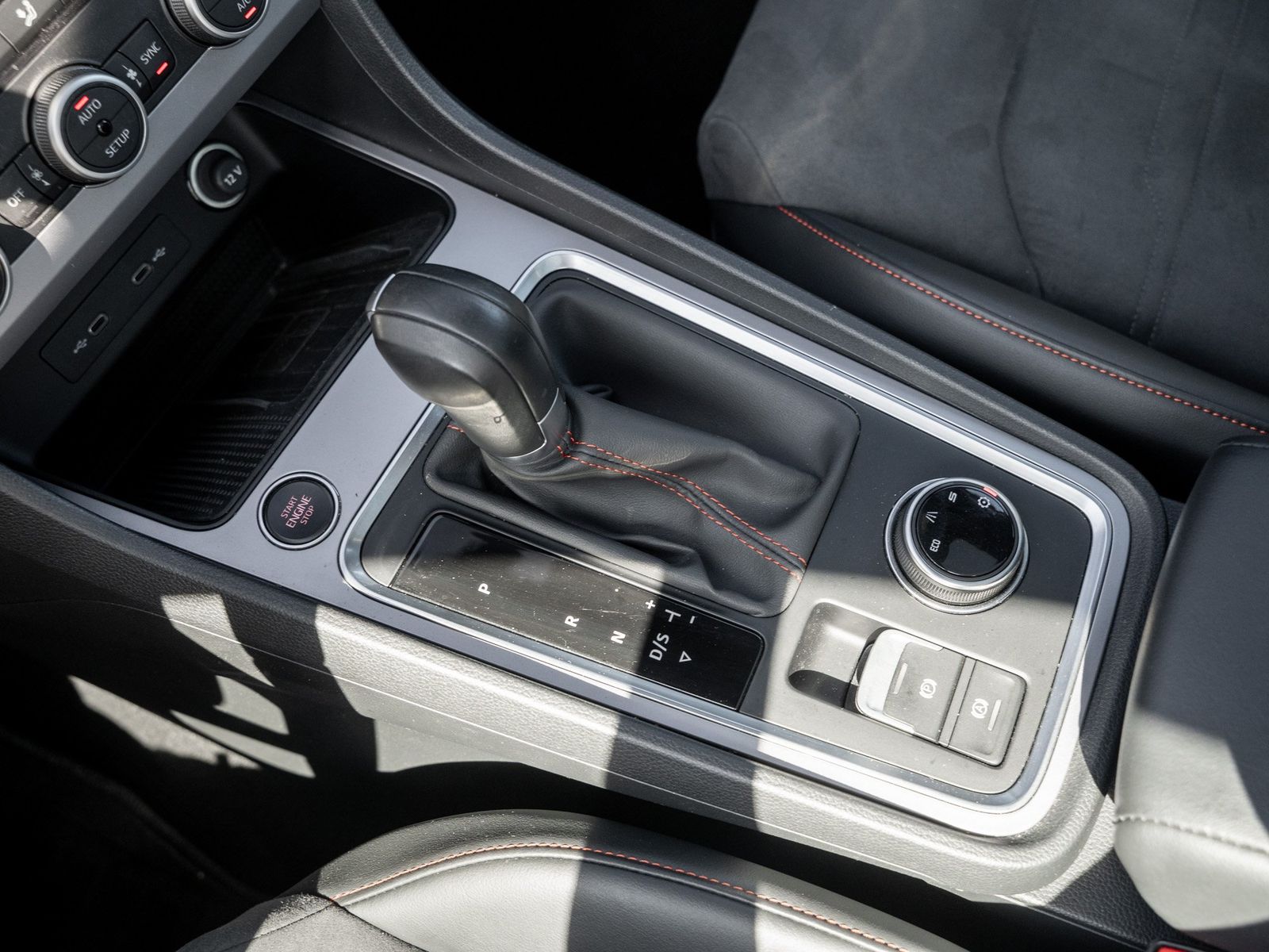 Seat ATECA FR 1.5 TSI DSG AHK Kam. Navi Pano Sportp.