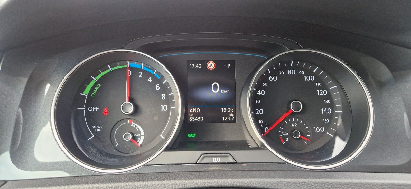 Volkswagen Golf VII e-Golf - Samsaru's Car Outlet