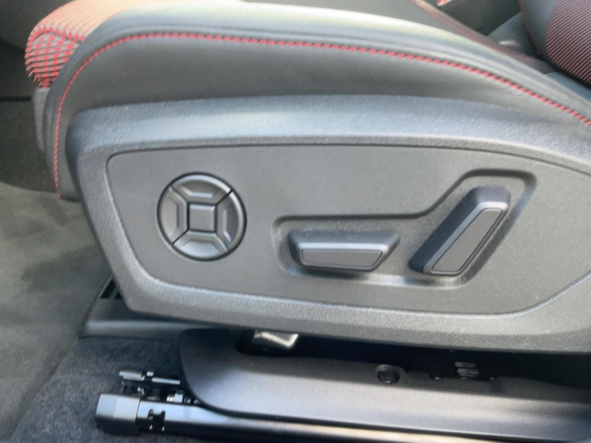 Audi A3 Sportback 35 TFSI S-TR ADVANCED - Samsaru's Car Outlet