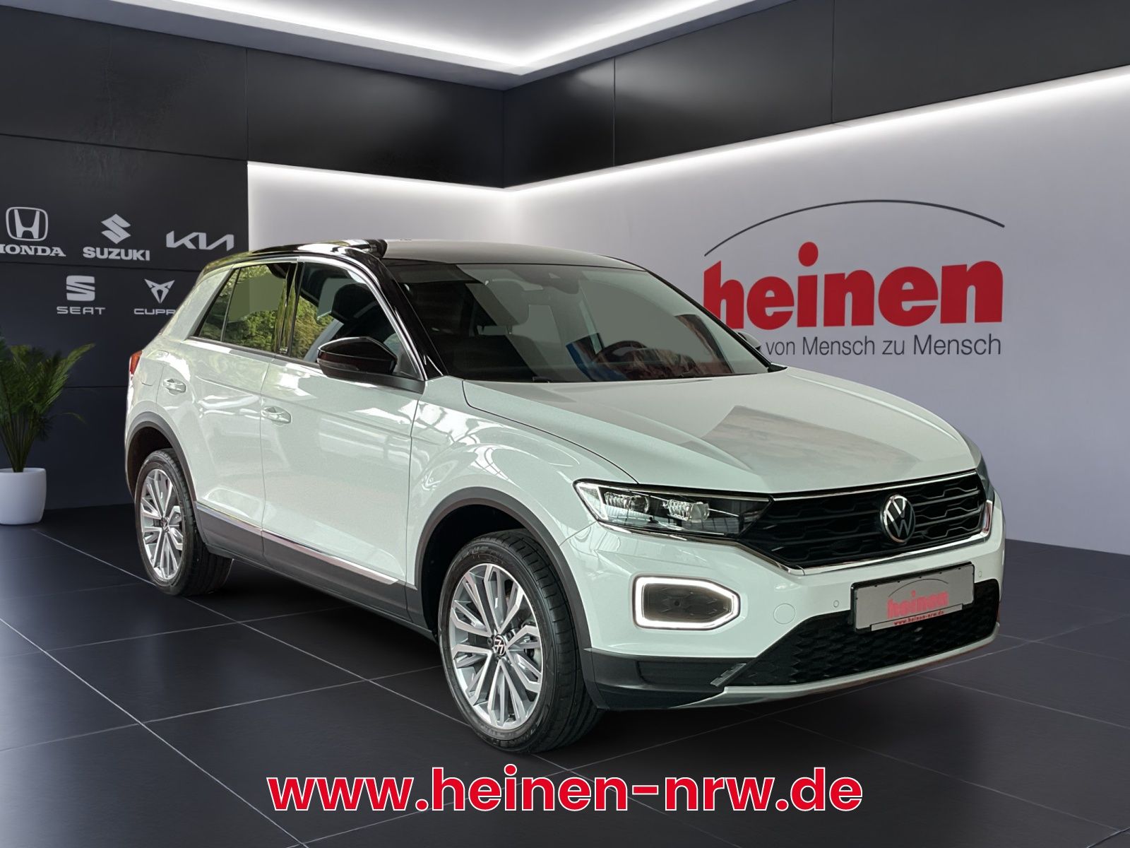 Volkswagen T-Roc 1.5 TSI DSG Active - Samsaru's Car Outlet