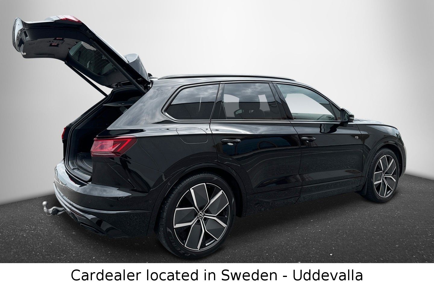 Volkswagen Touareg R 3.0 TSI V6 eHybrid 4Motion - Samsaru's Car Outlet