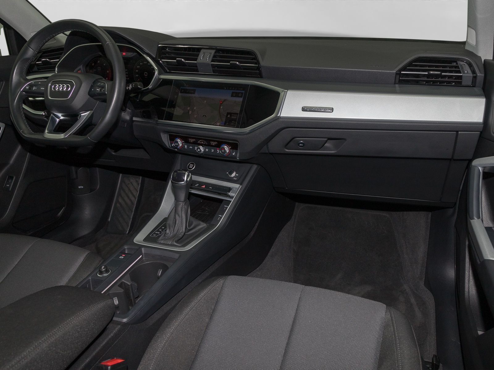 Audi Q3 40 TDI Q ADVANCED - Samsaru's Car Outlet