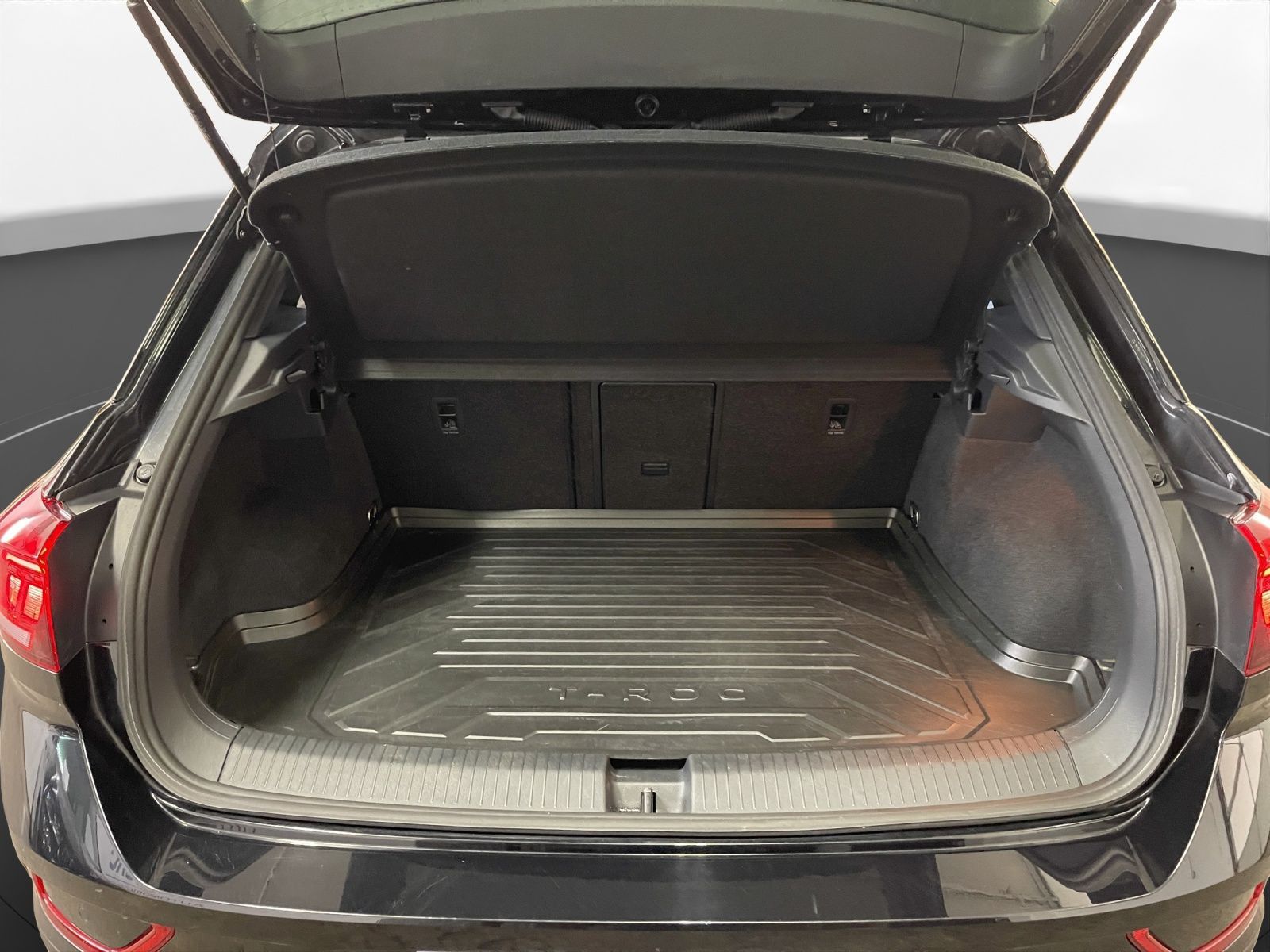 Volkswagen T-Roc 1.5 TSI Style - Samsaru's Car Outlet