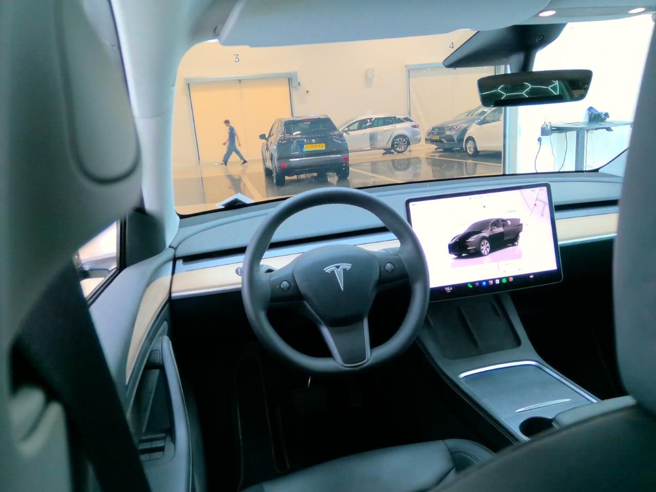 Tesla Model Y Standard RWD Plus 351pk 94.2% SoH [ TREK