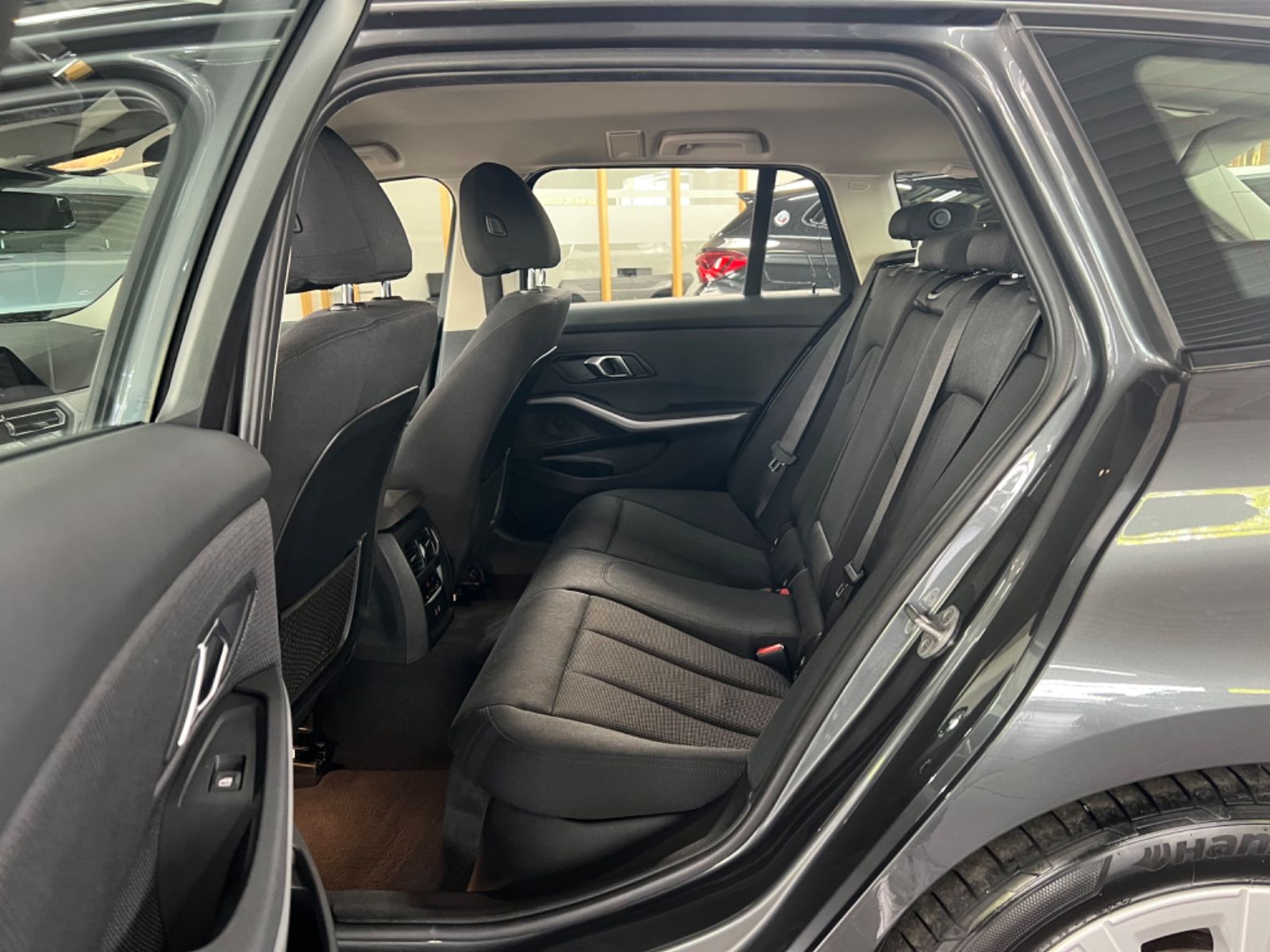 BMW 330 e Touring Advantage - Samsaru's Car Outlet