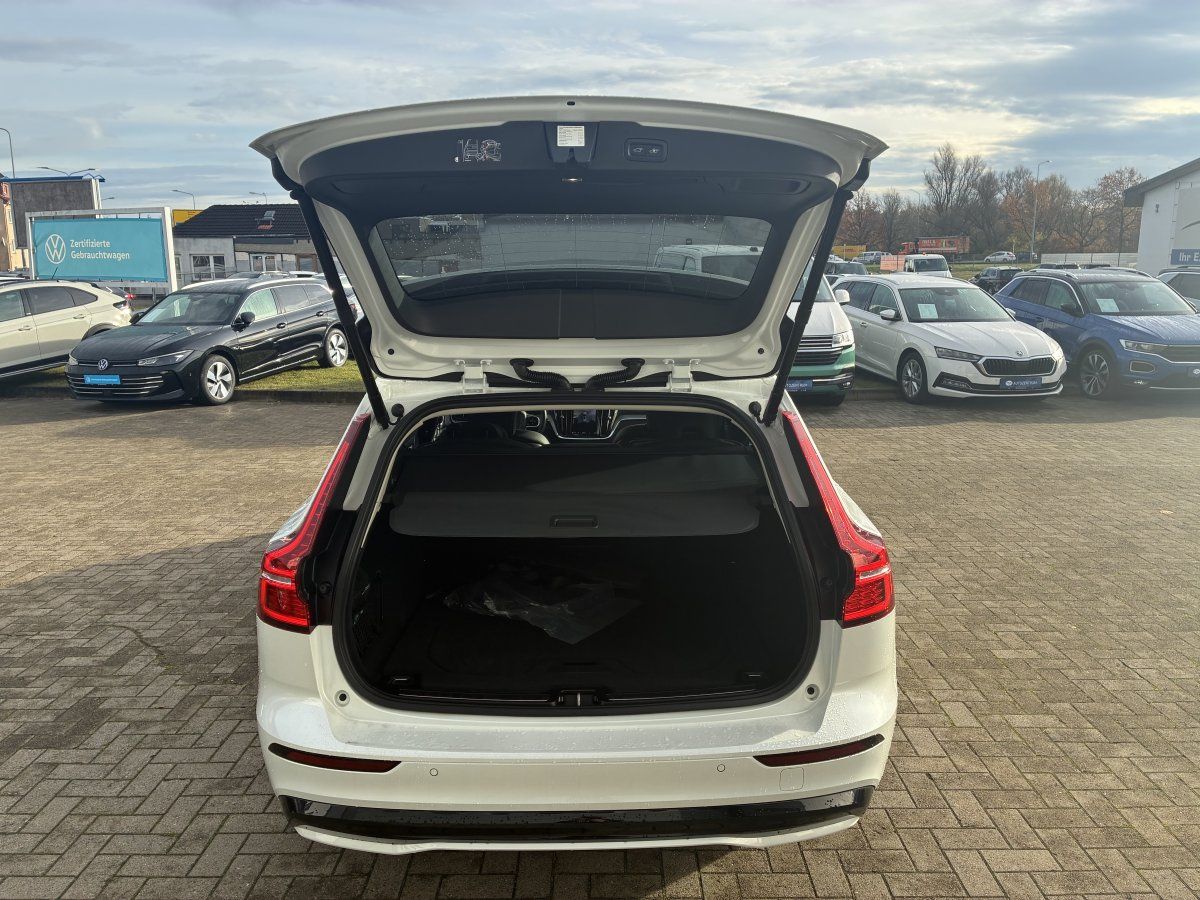 Volvo V60 T6 Ultra Dark AWD Plug-in Hybrid B&W AHK