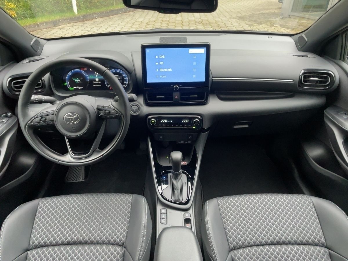 Toyota Yaris 1.5 Hybrid Style*LED+CARPLAY+PDC+KAMERA+KL