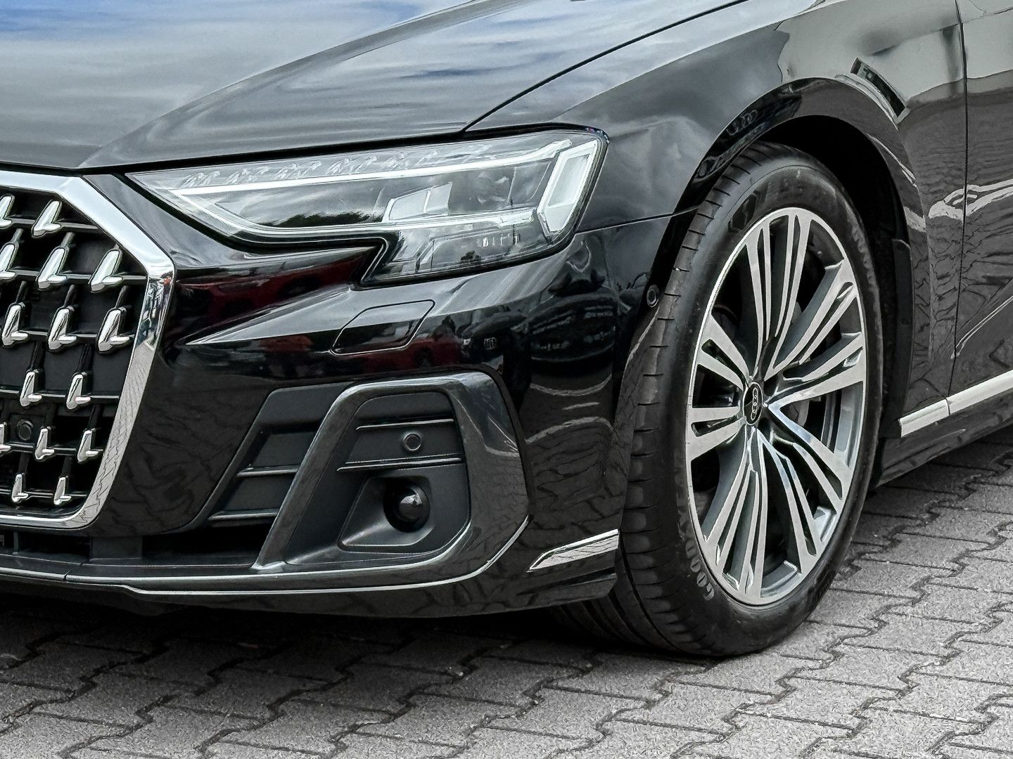 Audi A8 L 60 TFSI e quattro - Samsaru's Car Outlet