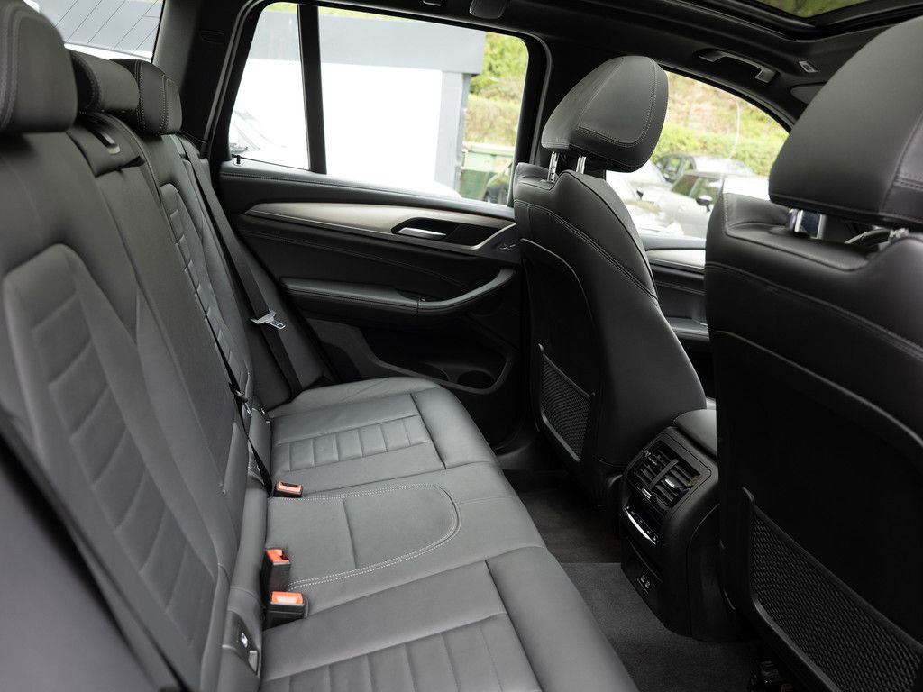 BMW X3 xDrive 30e M-Sportpaket - Samsaru's Car Outlet