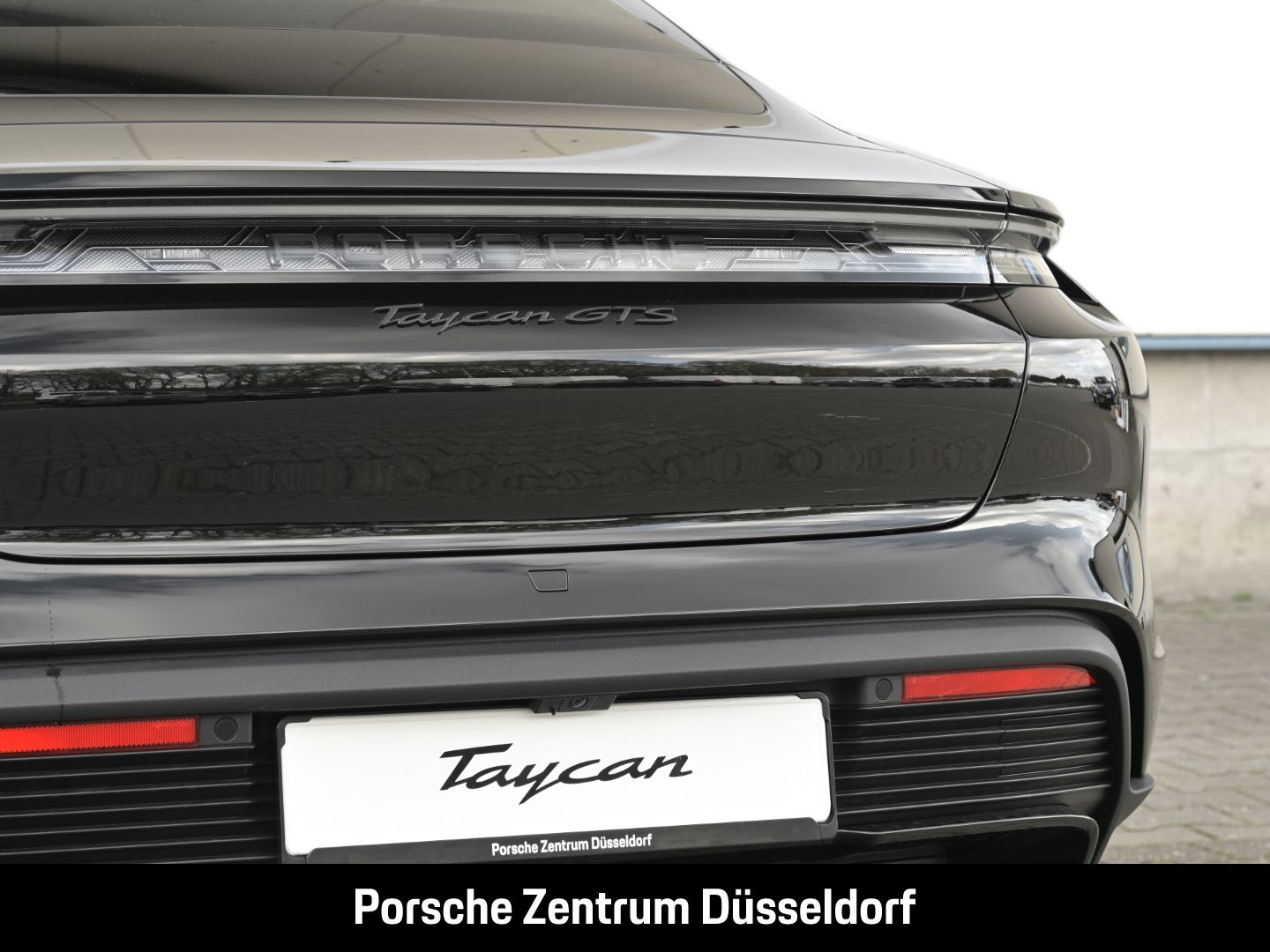 Porsche Taycan GTS Active-Ride InnoDrive HUD Soft-Close