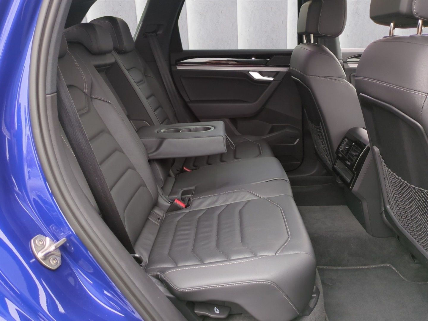 Volkswagen Touareg R-LINE 4M - Samsaru's Car Outlet