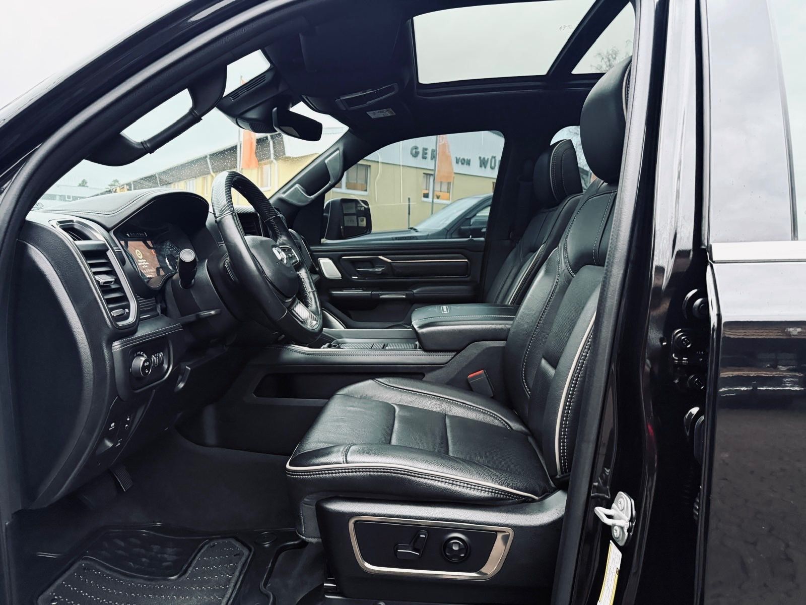 Dodge CLEAN CARFAX*LIMITED*PANO*LUFT*RAMBOX*AHK*NAVI*