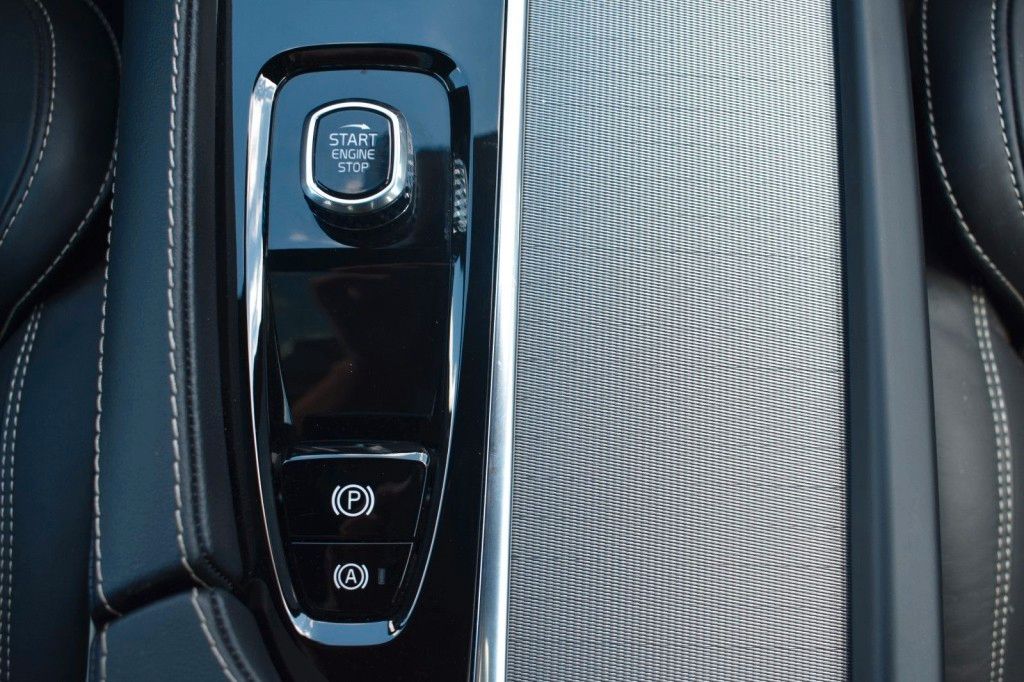 Volvo XC90 B5 D AWD R-Design*PANO*STHZ*LUFT*360*H&K*QI