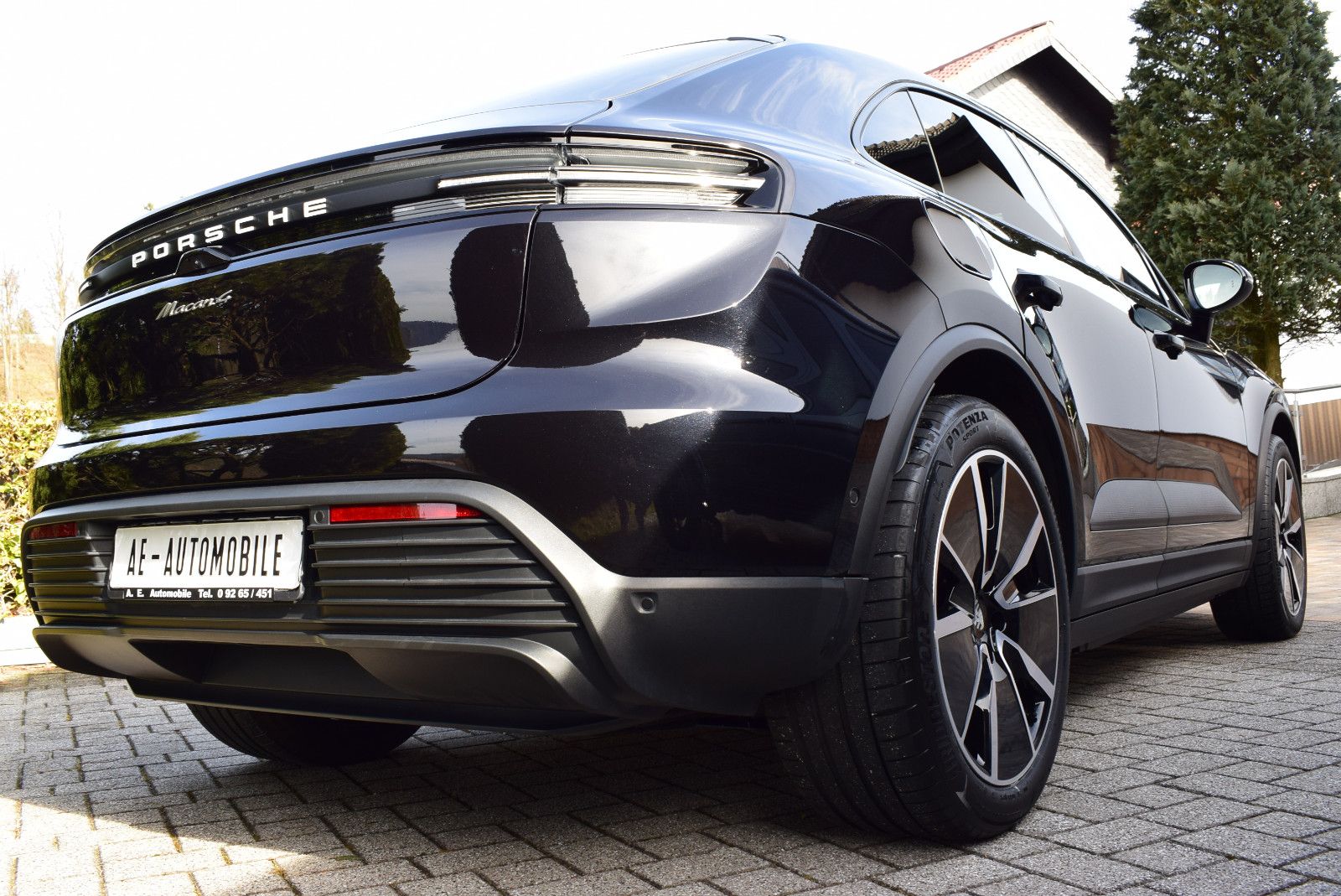 Porsche Macan 4 - Samsaru's Car Outlet