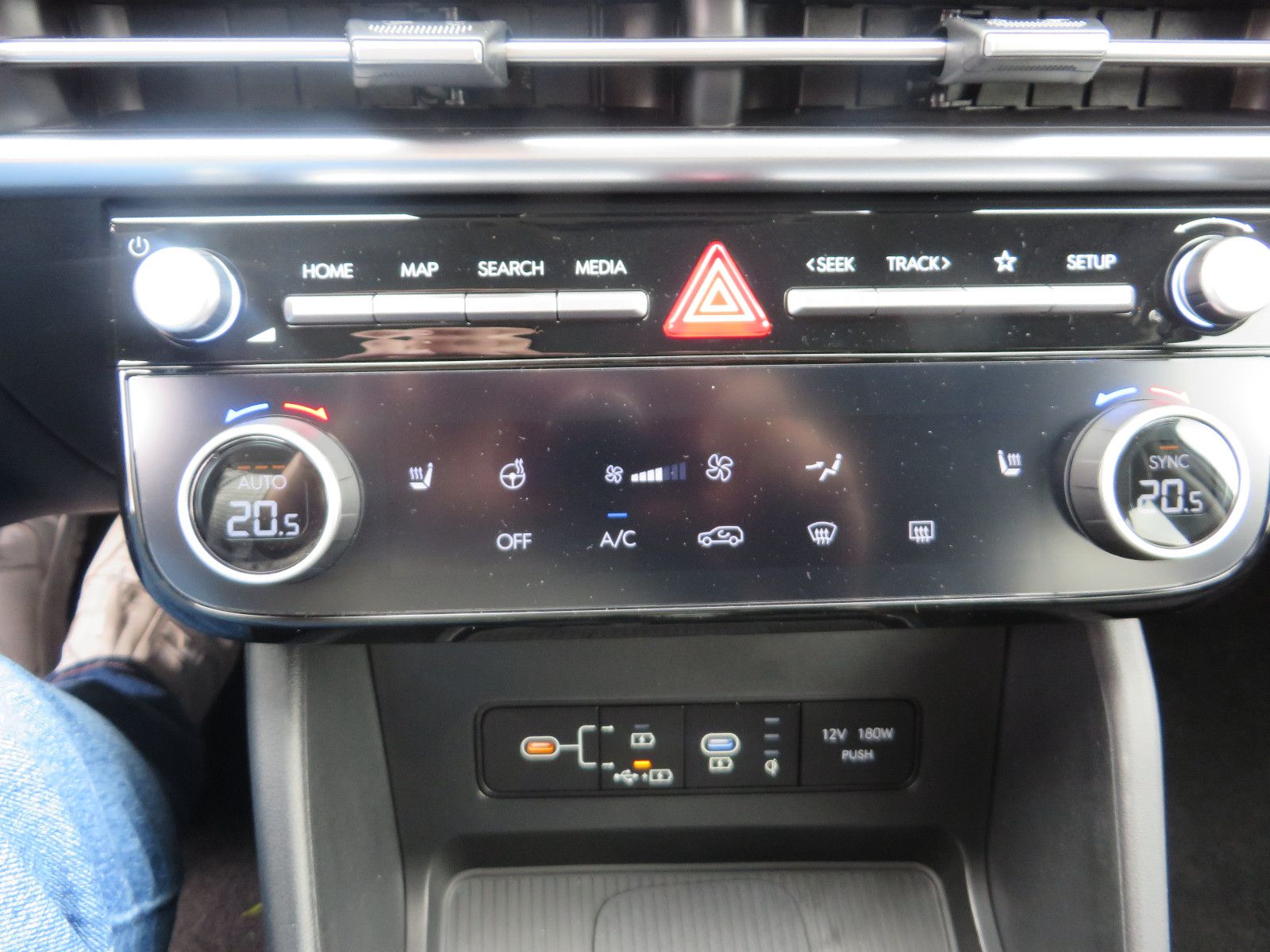 Hyundai TUCSON 1.6 T-GDI Trend - Samsaru's Car Outlet